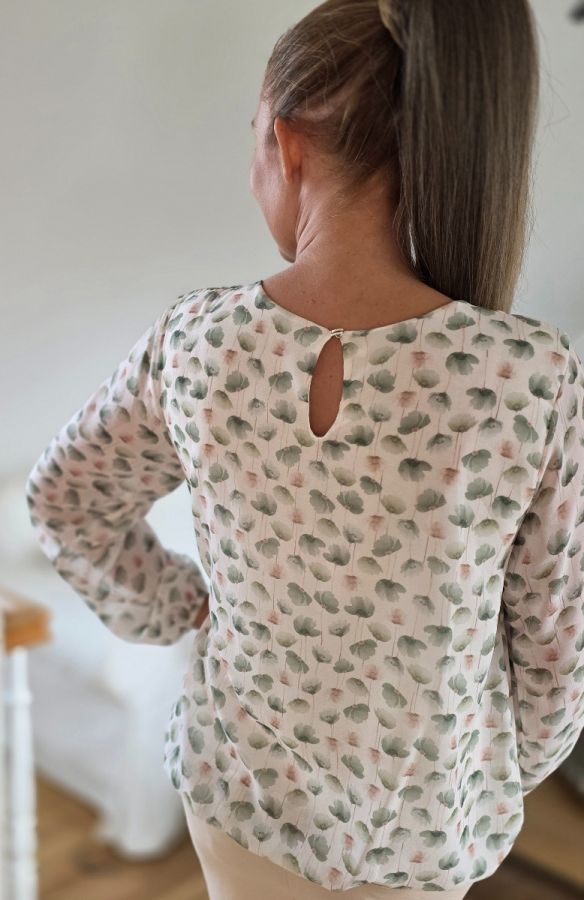 Latino bluse med green leaves 