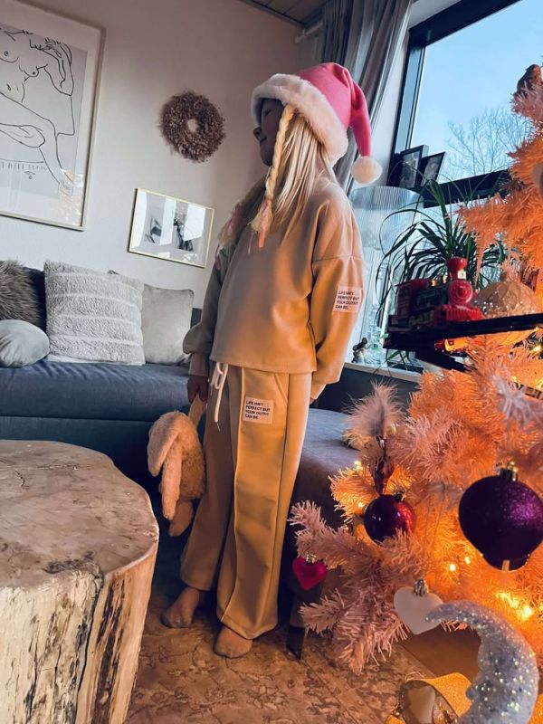 Squared and cubed Victoria Tracksuit 25513 beige