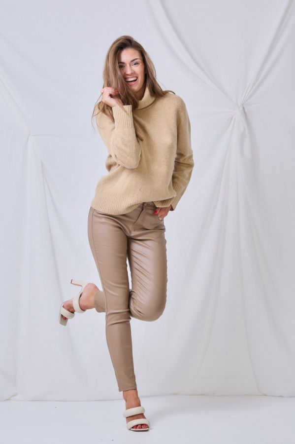 Ana & Lucy coated push up pants 6826 beige