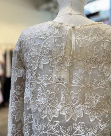 Cerise Blue blonde bluse med undertop 2521 creme